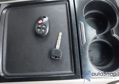 2012 Toyota Sienna Le V6 8 Passenger z USA, uszkodzony, nr VIN 5TDKK3DC7CS254394